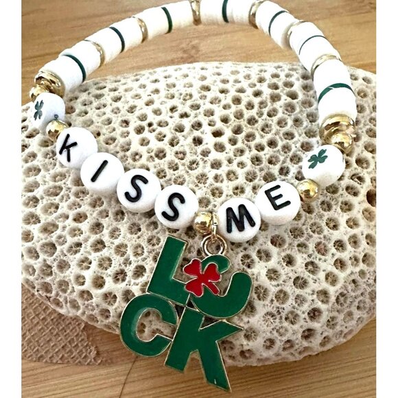 St Patricks Day Bracelet New Puka Beads Lucky Kiss Me Festive Party Para… - Picture 2 of 12
